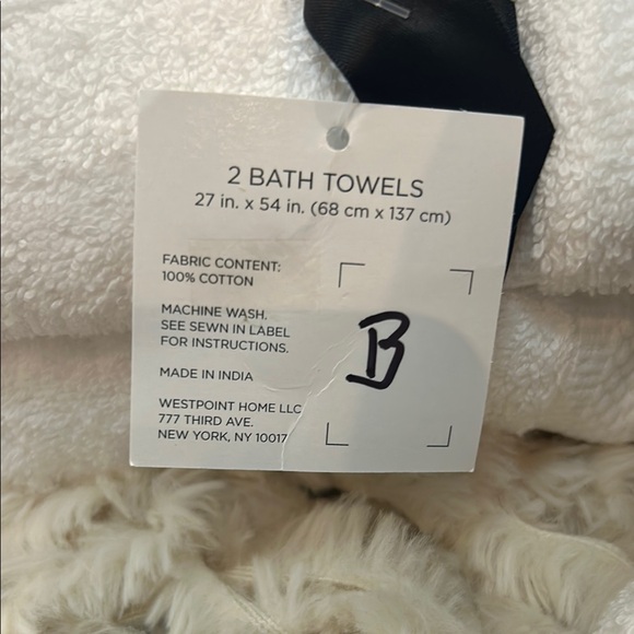 White Monogrammed Bath Towel Set “B” Two hand towels/two full size bath towels - Picture 4 of 5